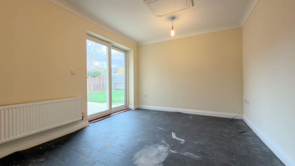 Property photo 3 of 11 6Bancroftlanesoham 2.Jpg