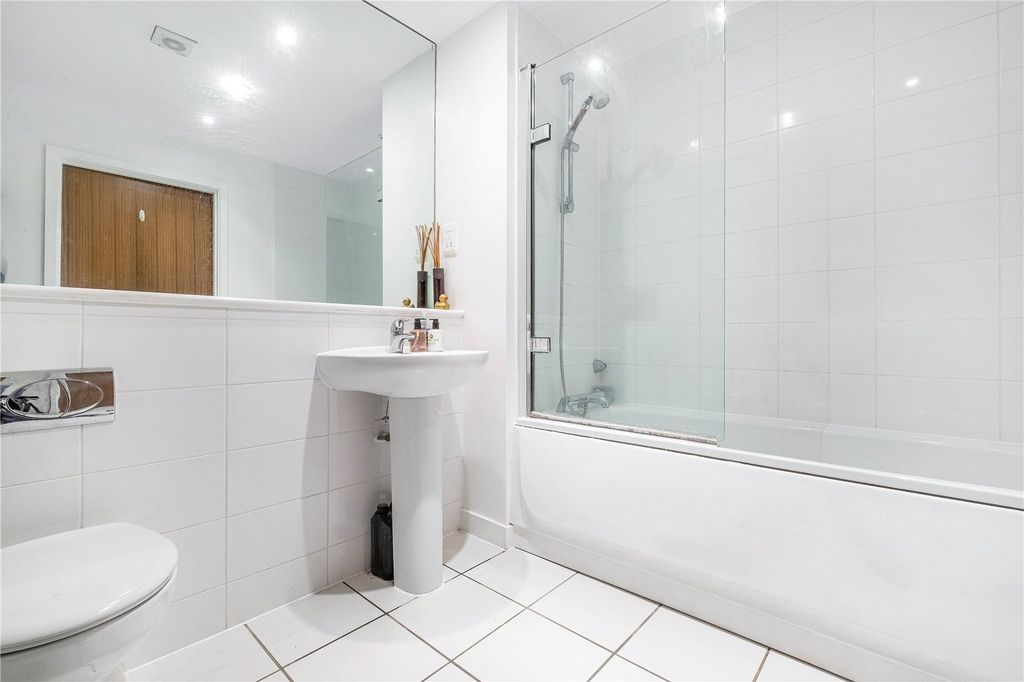 Property photo 3 of 15 Bathroom