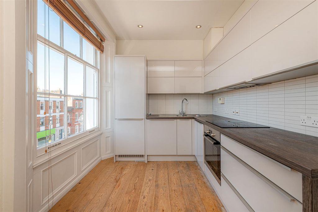 Property photo 2 of 9 Kitchen