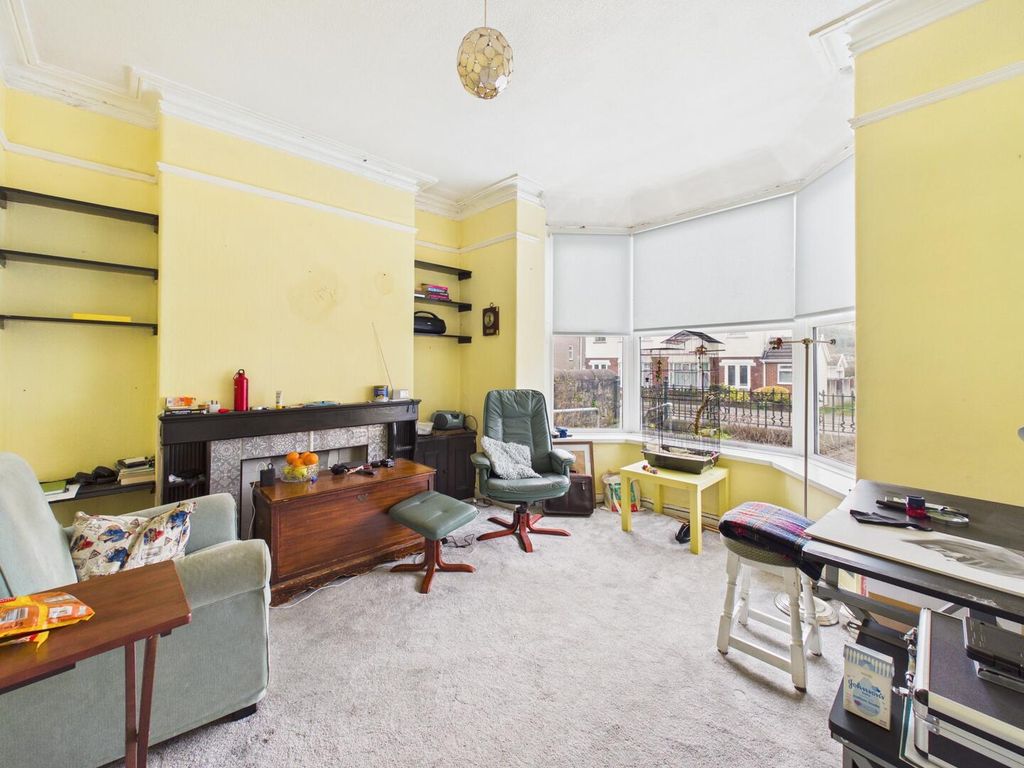 Property photo 3 of 16 Living Room