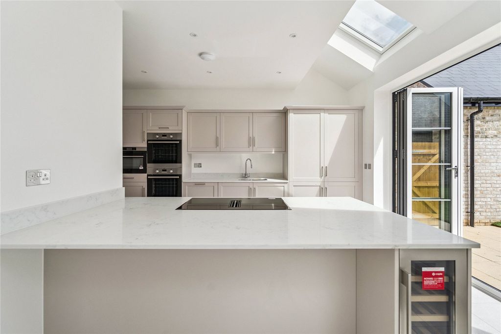 Property photo 3 of 12 The Knightley
