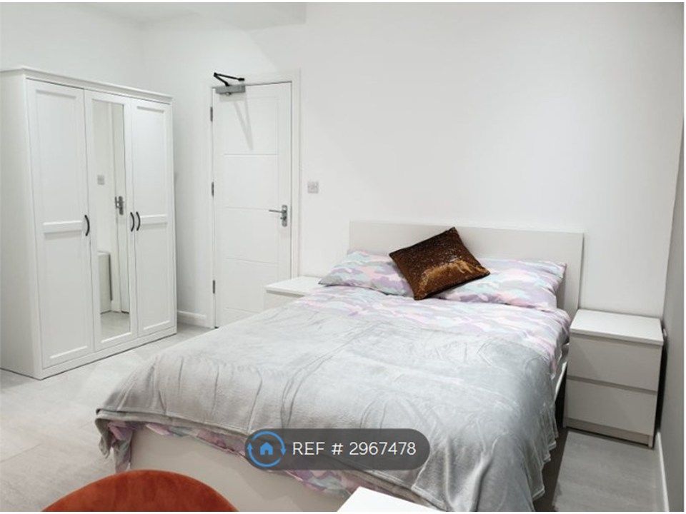 Property photo 1 of 4 Ensuite Room