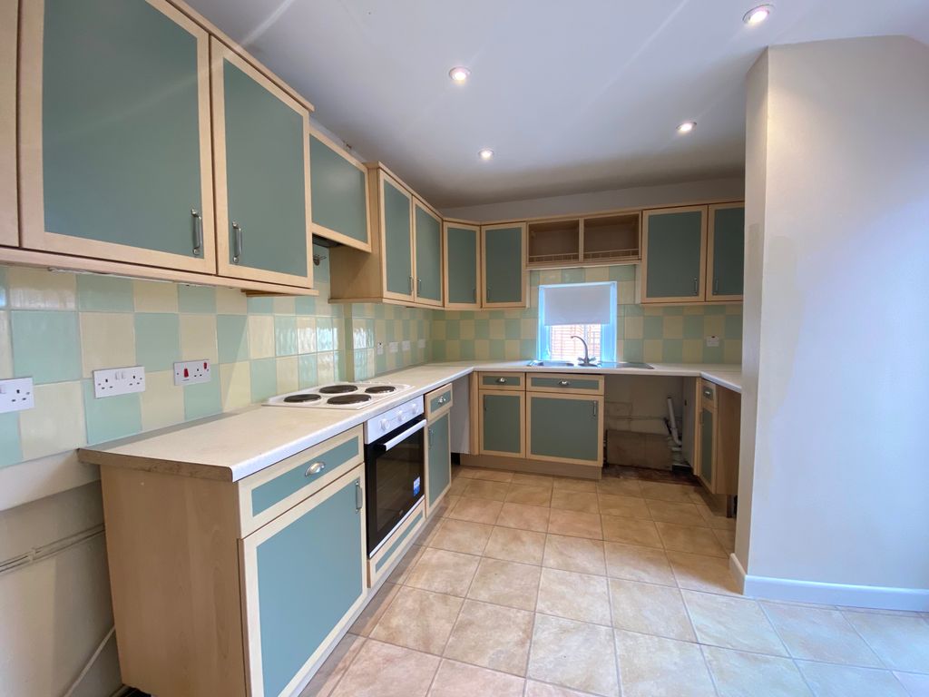 Property photo 3 of 14 Kitchen