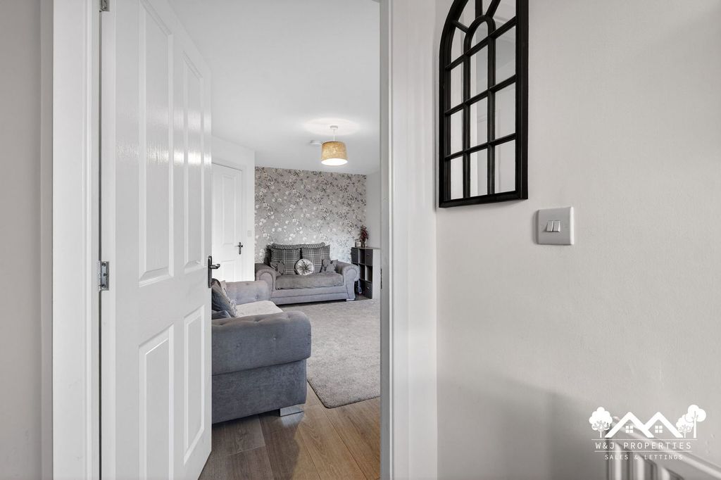 Property photo 3 of 43