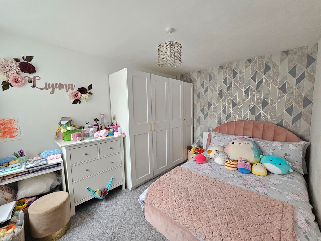 Property photo 3 of 9 Bedroom