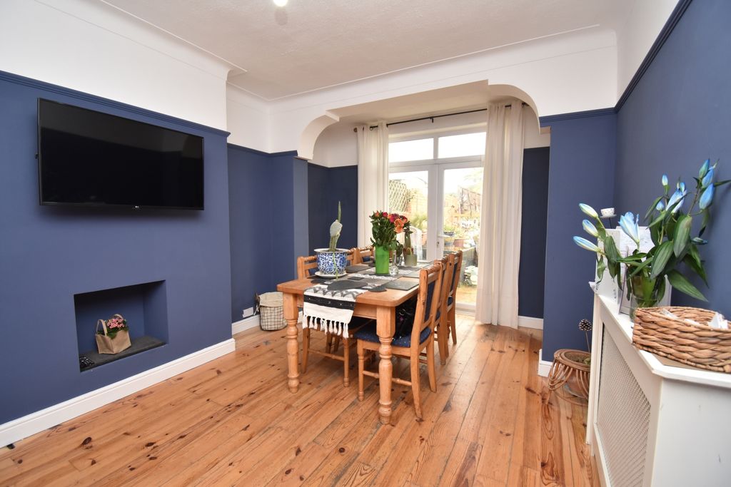 Property photo 3 of 11 Dining Room