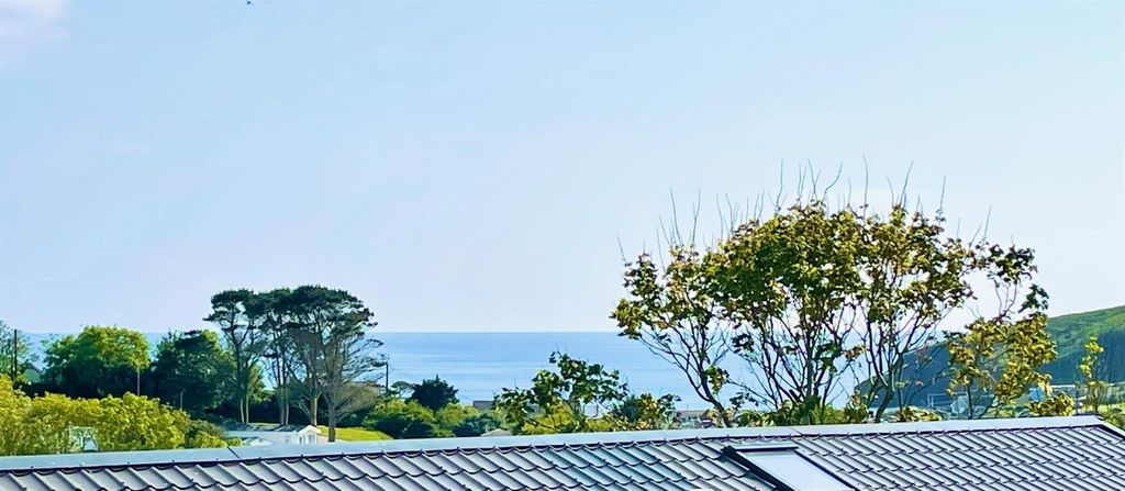 Property photo 3 of 29 Sea View