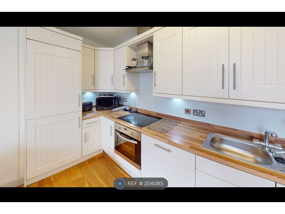 Property photo 3 of 6 Kitchen