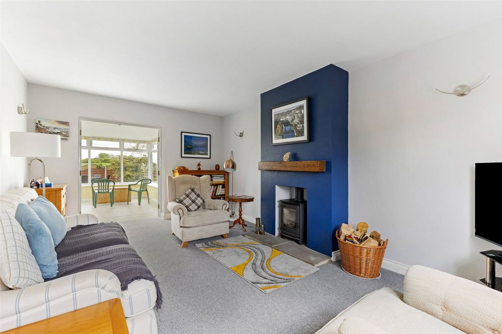 Property photo 3 of 13 Sitting Room