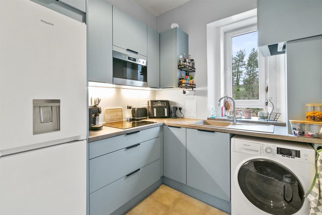 Property photo 3 of 24