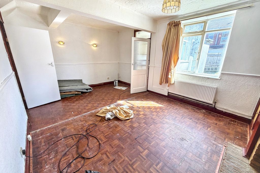 Property photo 3 of 10 60 Priory Road, Shirehampton, Bristol, Bs11 9Td