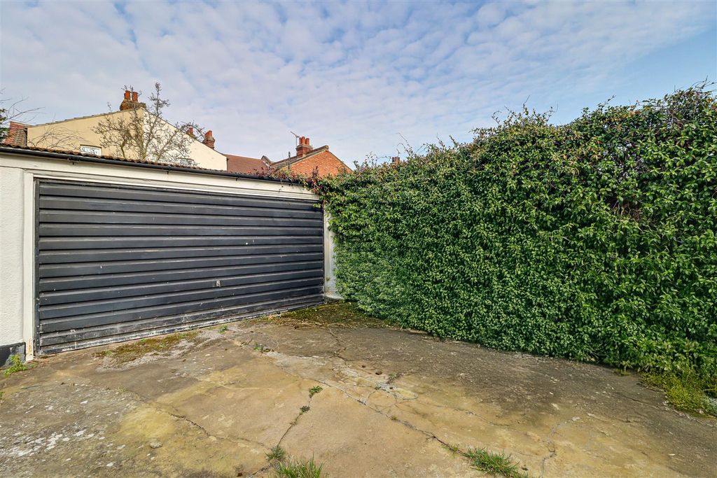 Property photo 2 of 13