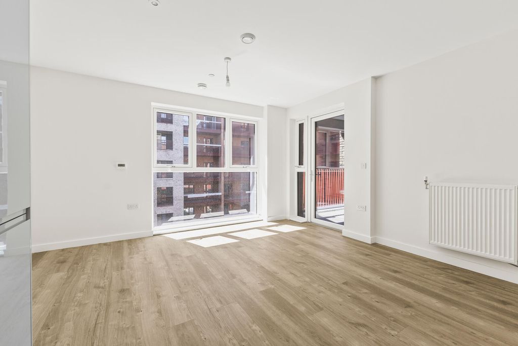 Property photo 1 of 12 Living Room