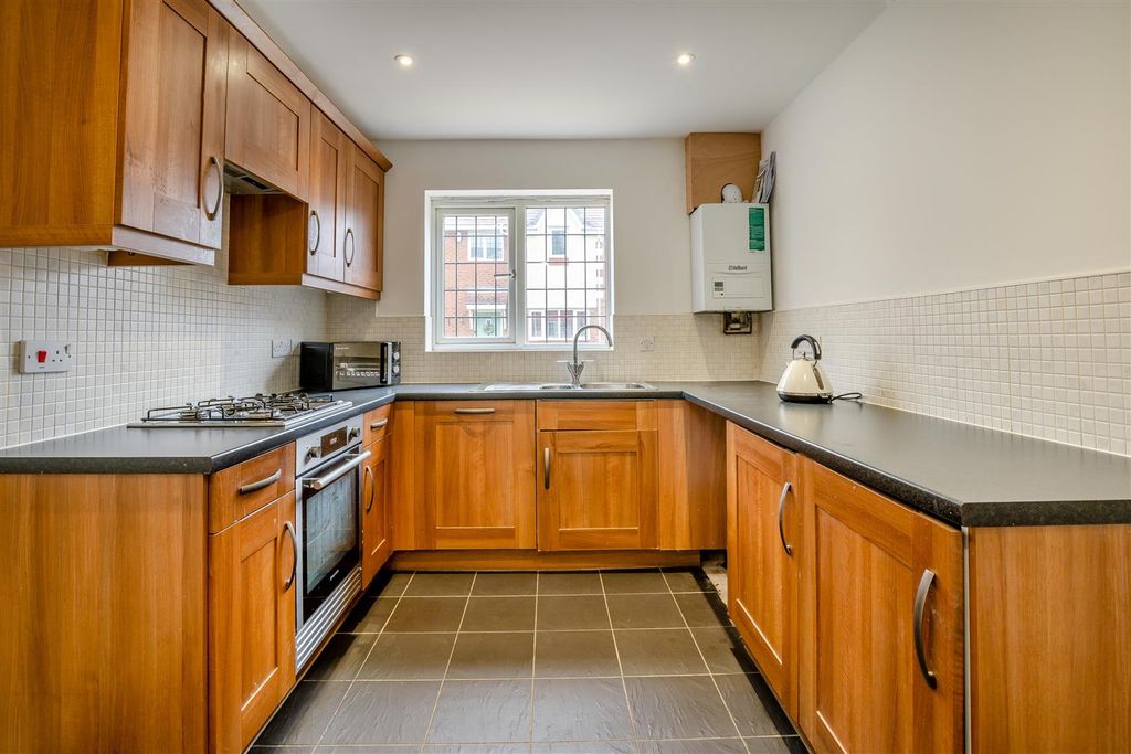 Property photo 2 of 25 8618231-Interior02.Jpg