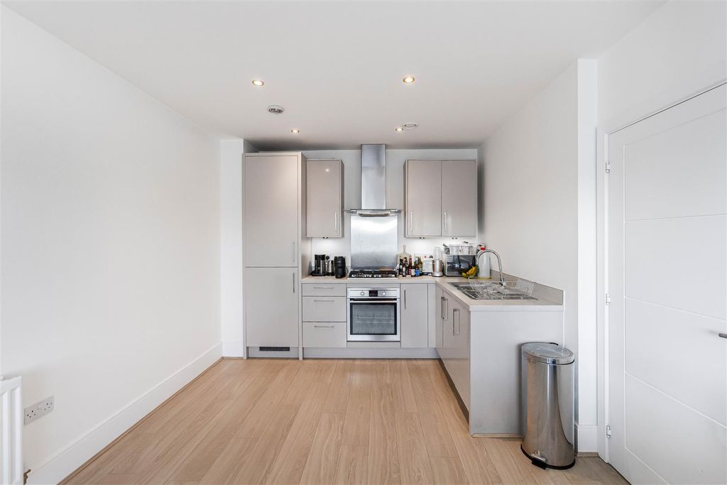 Property photo 3 of 15 21_66302.Jpg