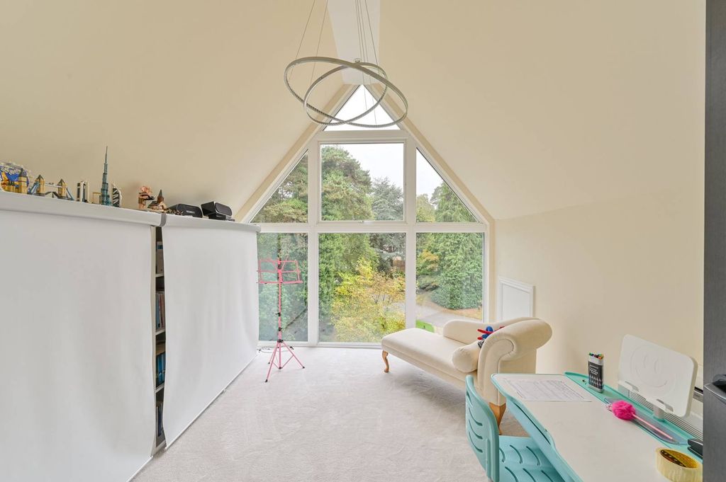 Property photo 2 of 36