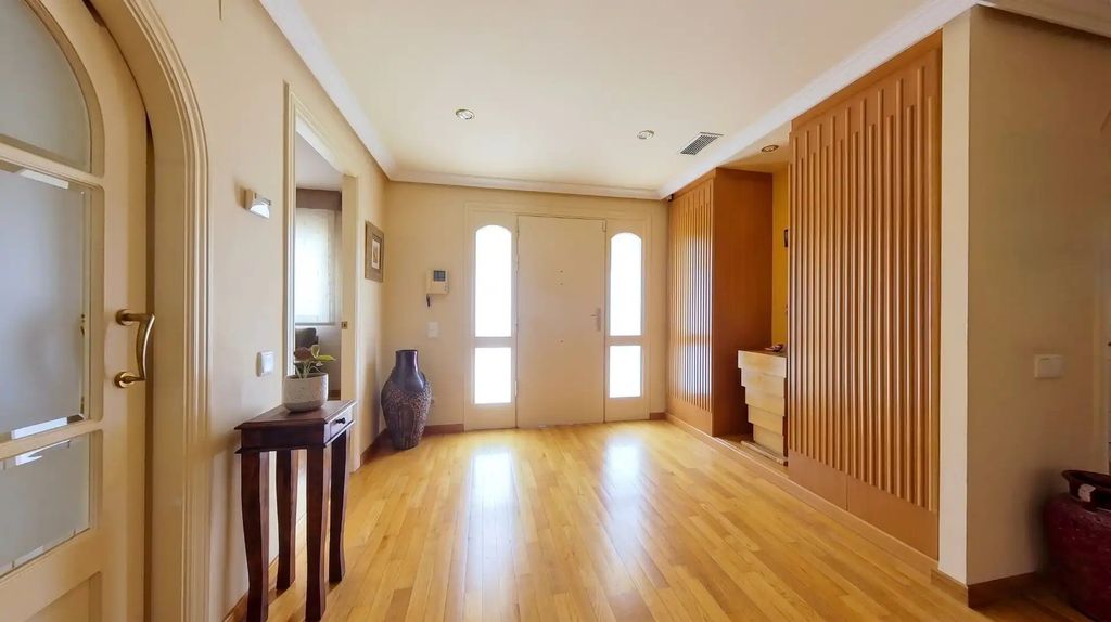 Property photo 1 of 42