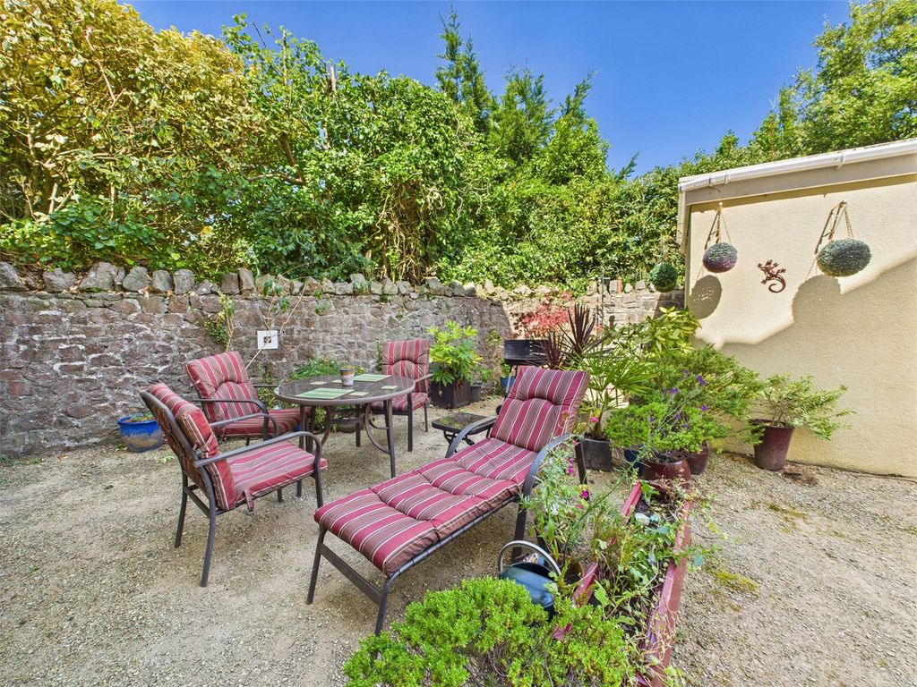 Property photo 2 of 12 Picture No. 21