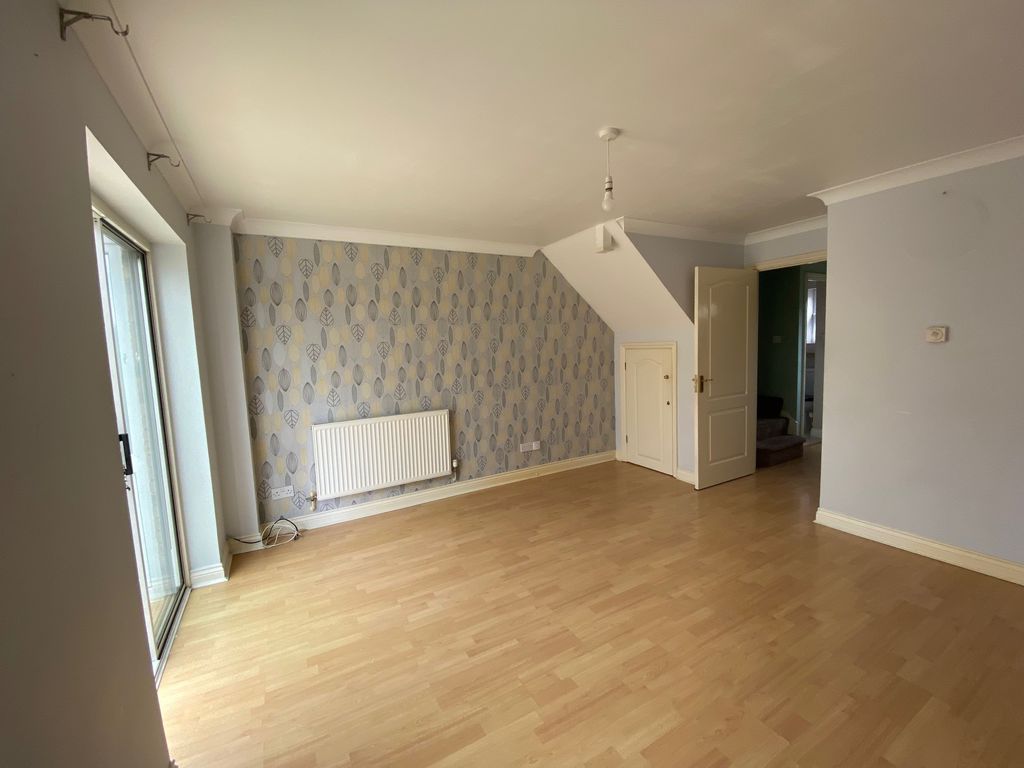 Property photo 2 of 12 Lounge / Dining Room