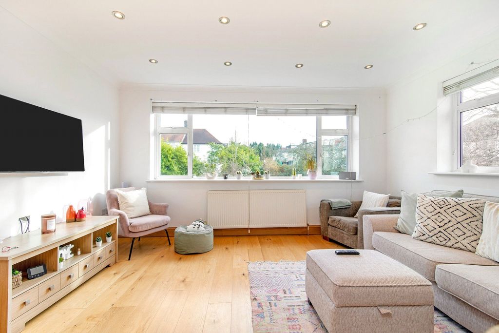 Property photo 2 of 9 Picture No. 12