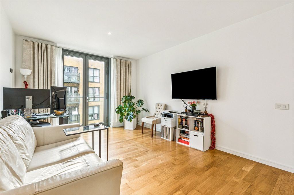 Property photo 1 of 17 Reception