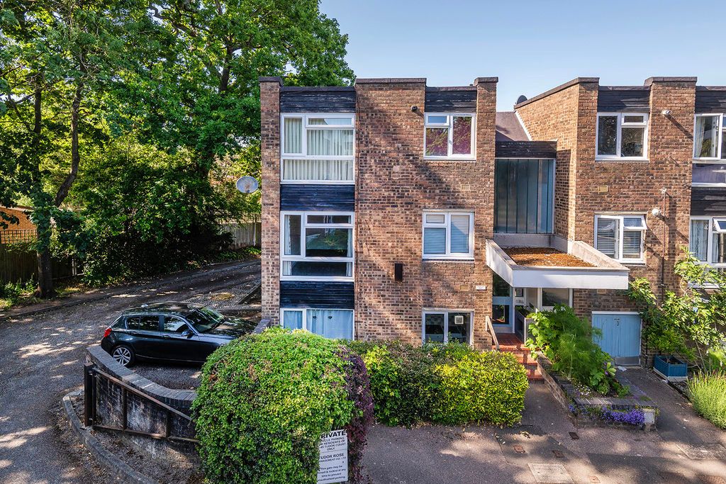 Property photo 1 of 8 Fe