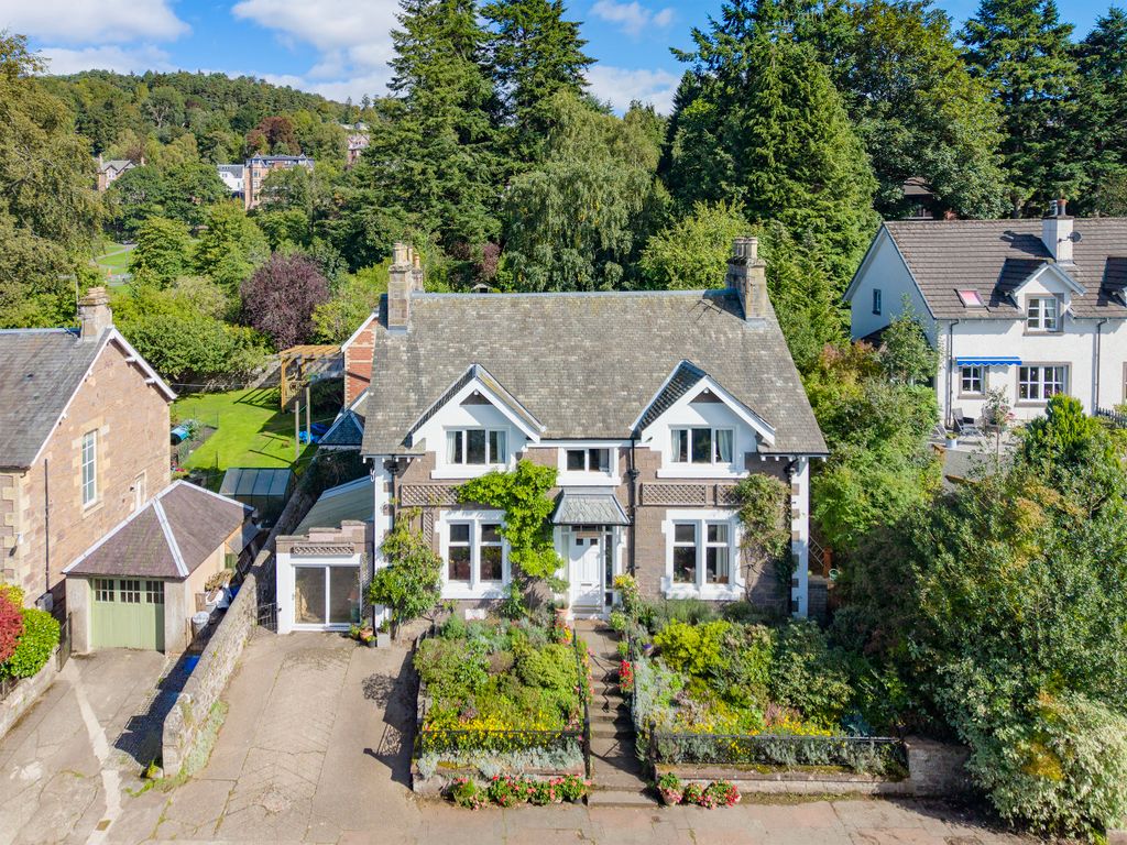 Property photo 2 of 54