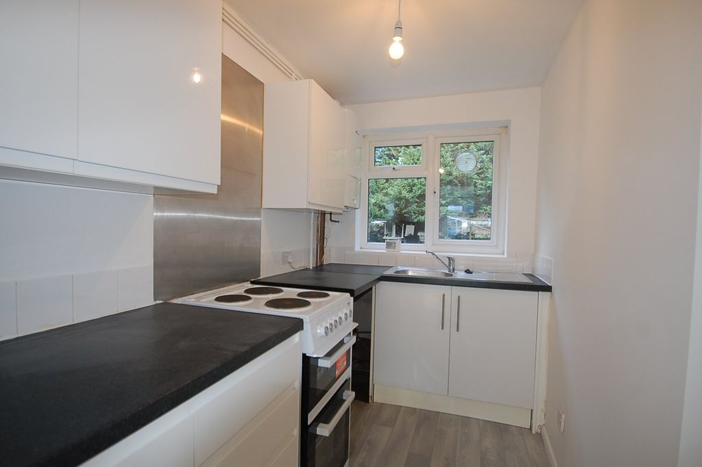 Property photo 2 of 10 Kitchen