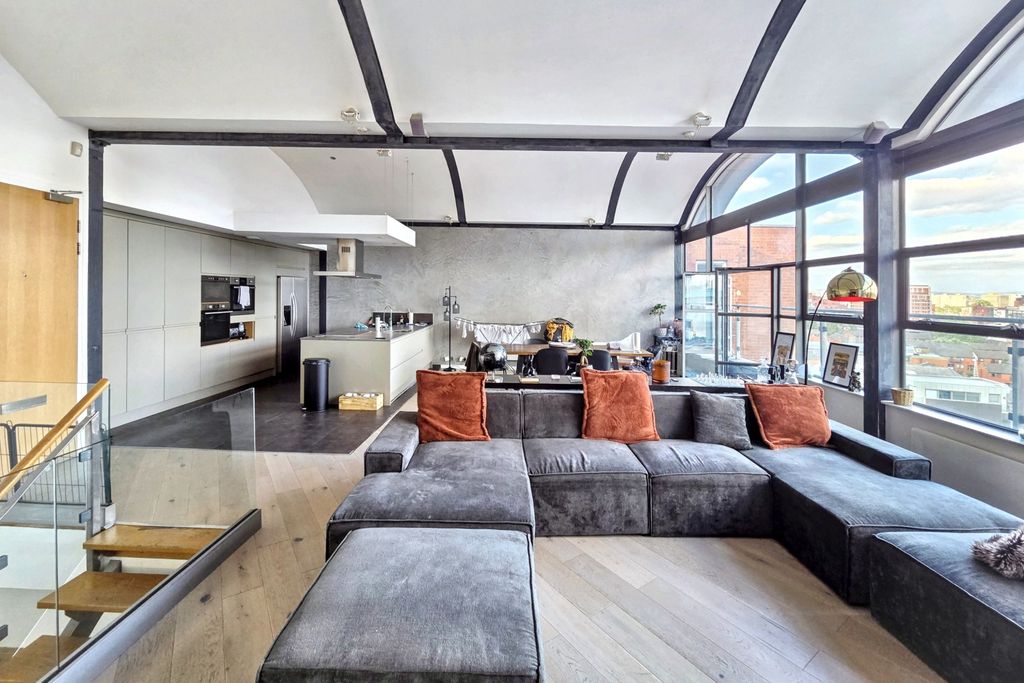 Property photo 2 of 17 Apartment 802, 25 Church Street, Manchester M4 1Pe