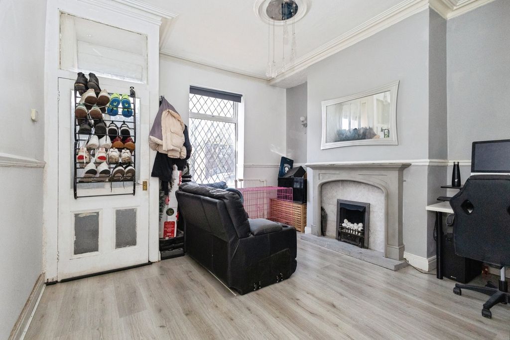 Property photo 3 of 17 Pbox-Img.Jpg