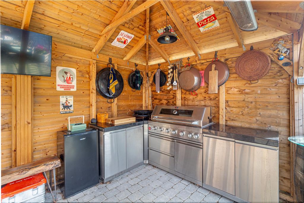 Property photo 3 of 23 Garden-6.Jpg