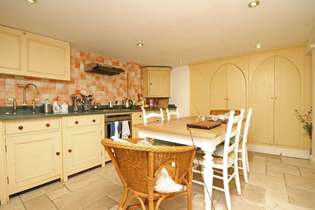 Property photo 2 of 3