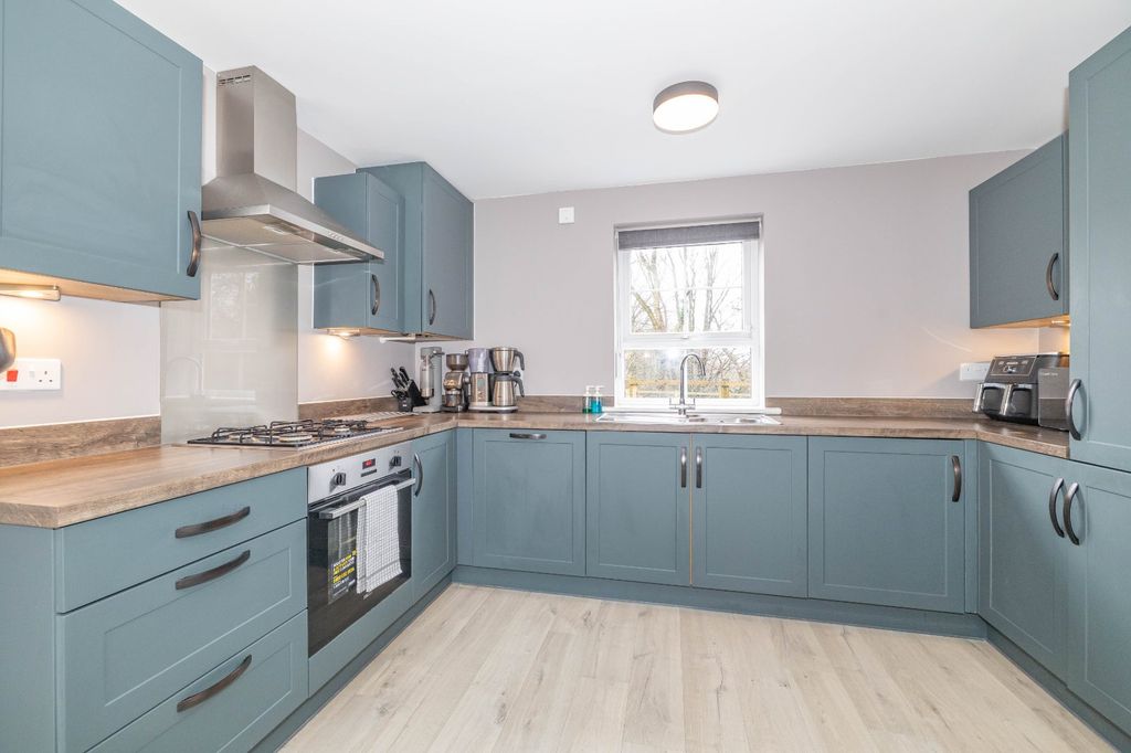 Property photo 3 of 16 Picture 3