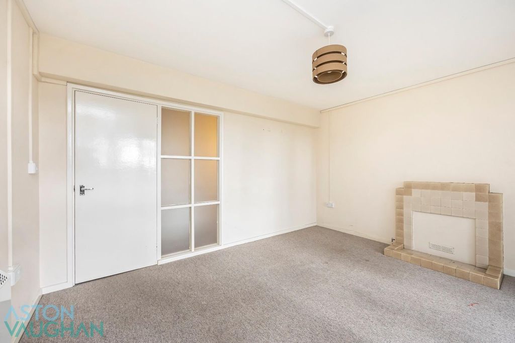 Property photo 3 of 23