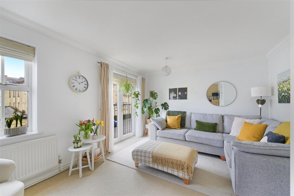 Property photo 3 of 14 Horton Crescent