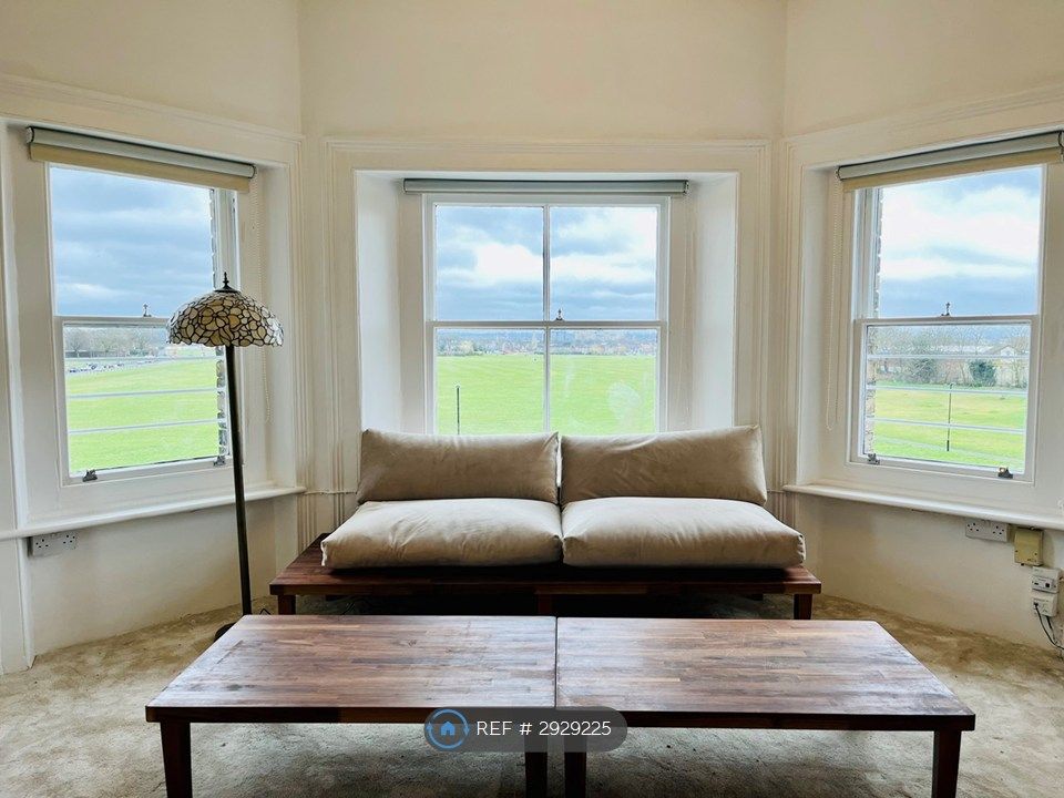 Property photo 1 of 18 Living Room
