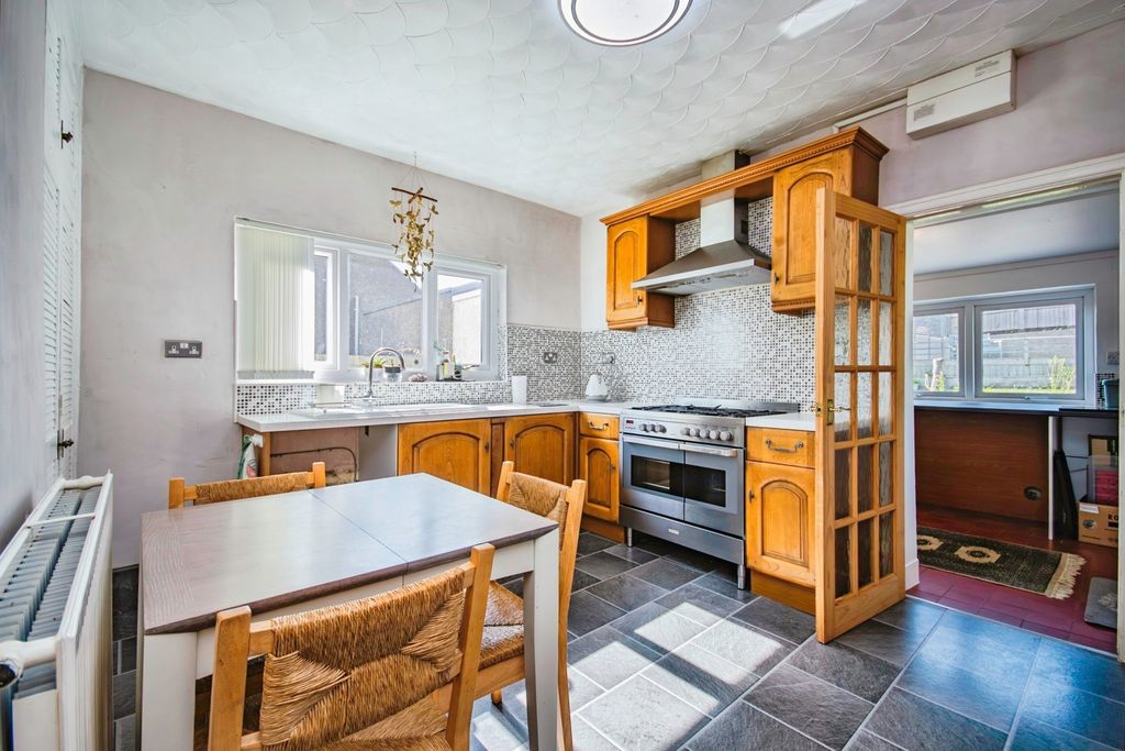 Property photo 3 of 17 Photo