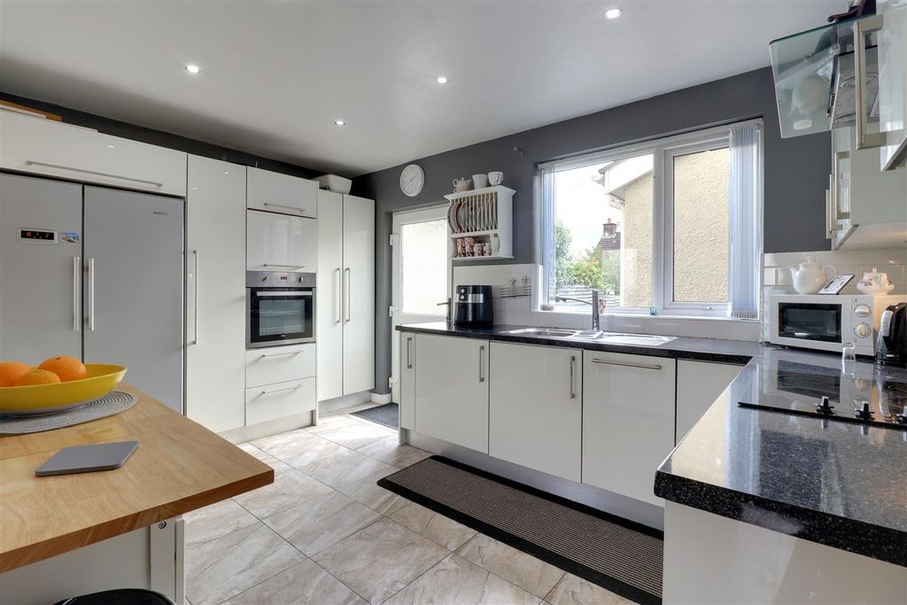 Property photo 3 of 19 Kitchen/Diner