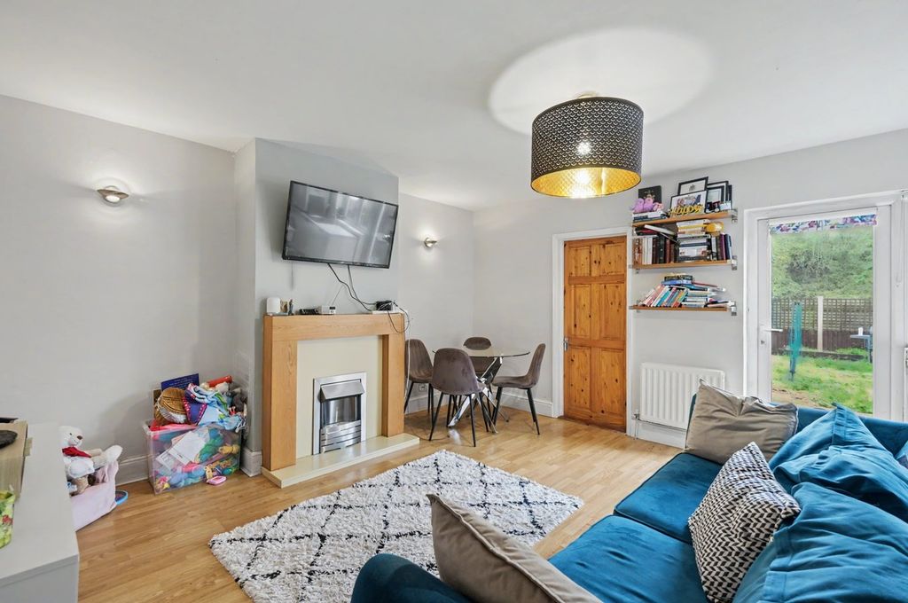 Property photo 2 of 9