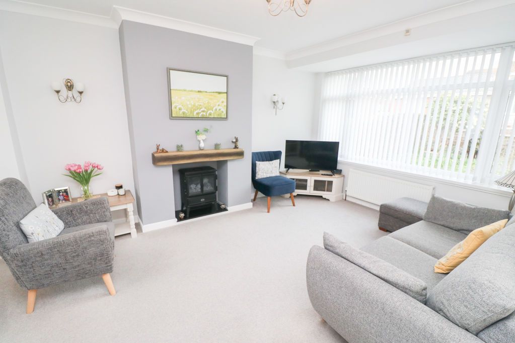 Property photo 2 of 18 Lounge