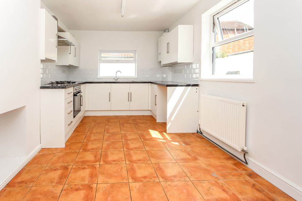 Property photo 3 of 13 Kitchen