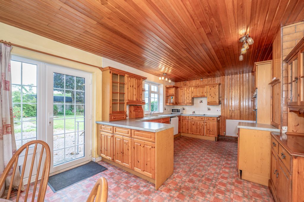 Property photo 2 of 25