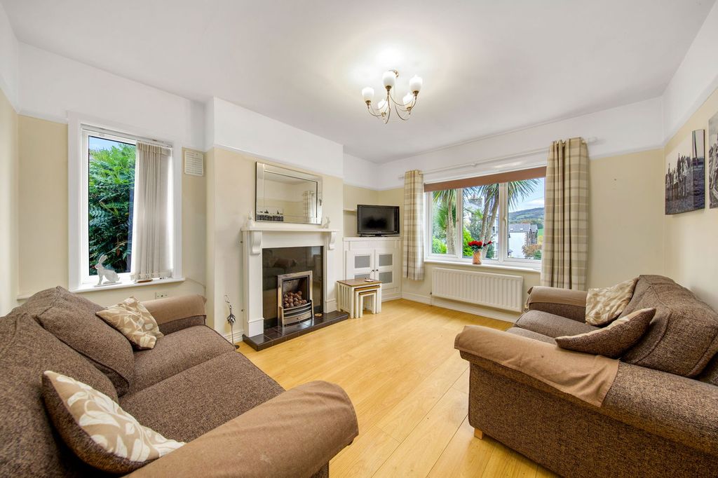 Property photo 2 of 20