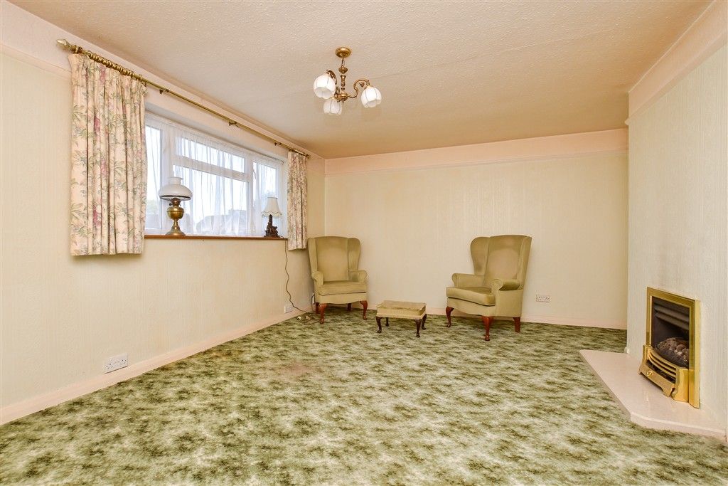 Property photo 2 of 15 Lounge