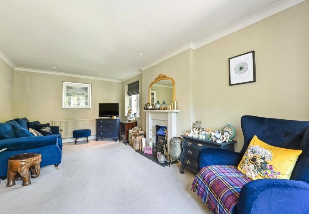 Property photo 3 of 27