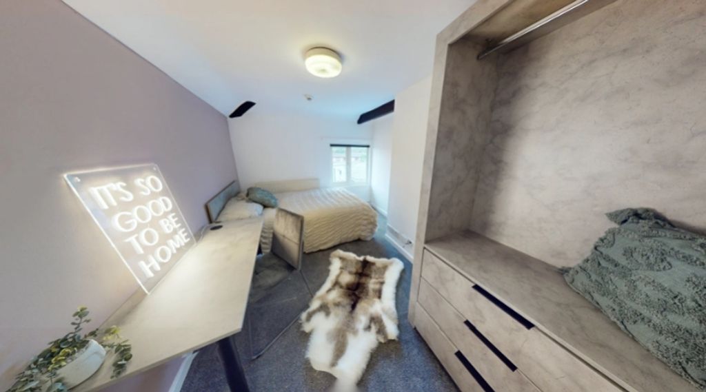 Property photo 1 of 13 A Spacious And Inviting Large Double Bedroom With ...