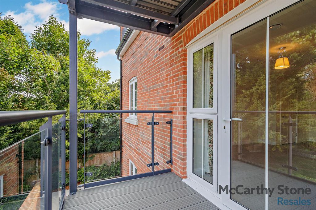 Property photo 3 of 11 8659275-Exterior02-800.Jpg