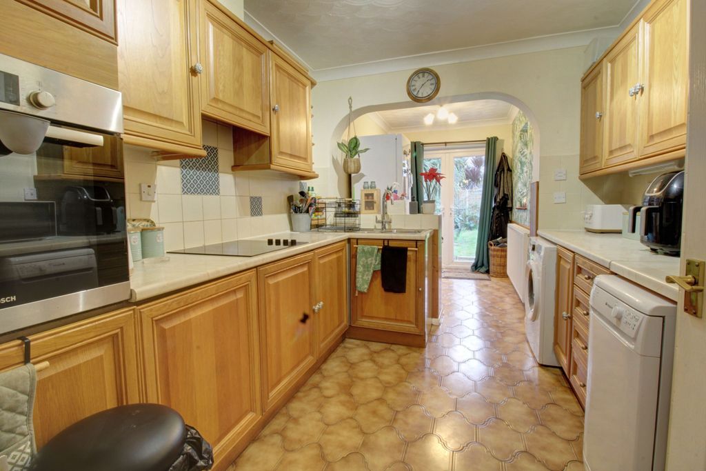 Property photo 3 of 13 Kitchen 1