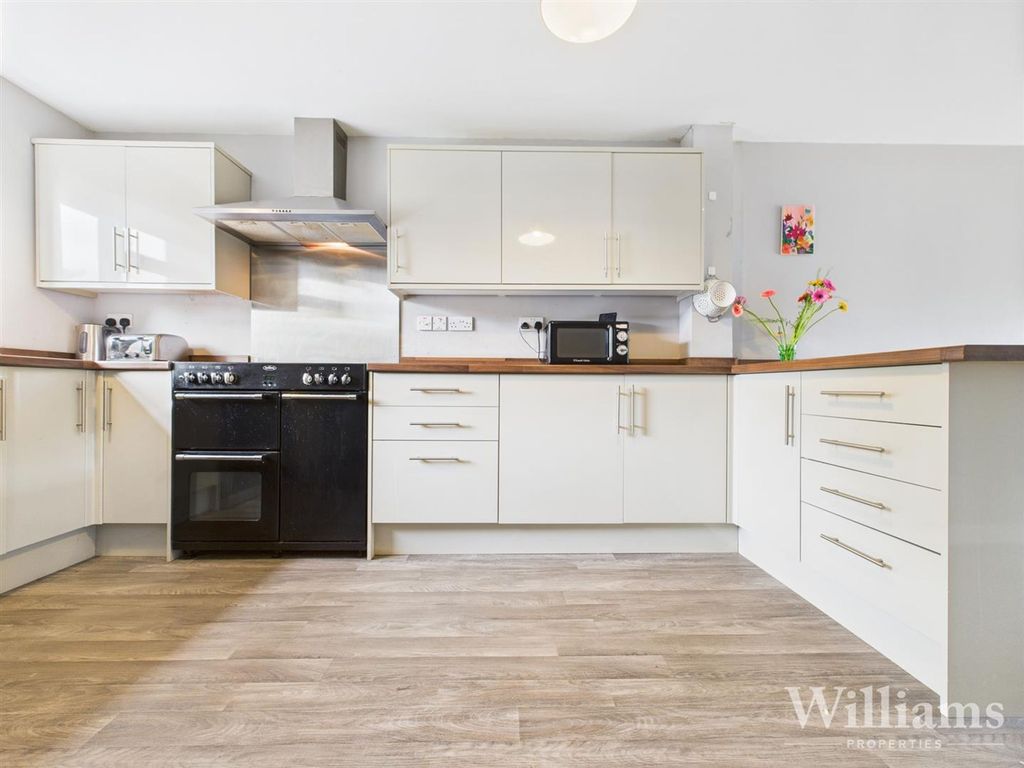 Property photo 2 of 17 Cam04950G0-Pr0093-Still011.Jpg