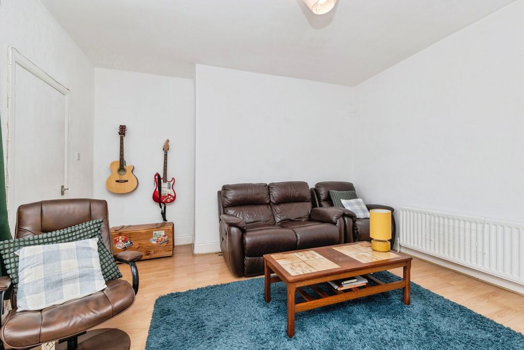 Property photo 3 of 16 Pbox-Img.Jpg